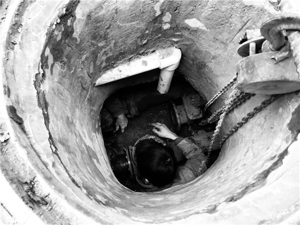 1596162681258024.jpg 工人百態2+朱成鵬(四季花城項目部).jpg