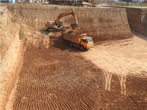 1596162817734887.jpg 施工現場1+黨星(四季花城項目部).jpg